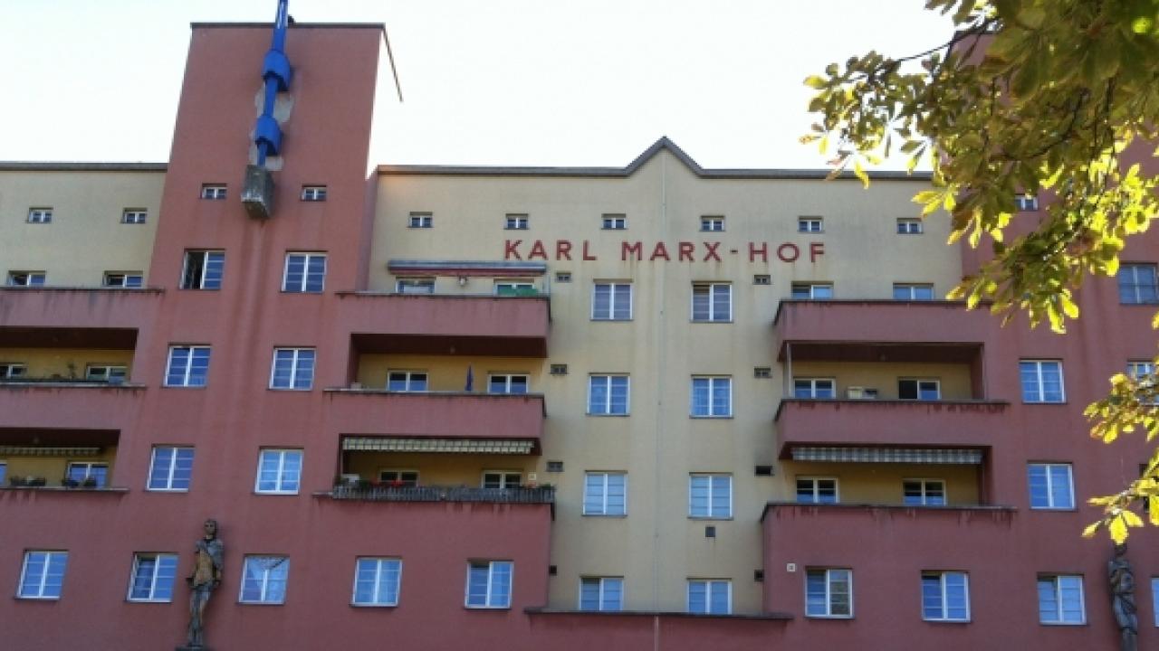 Karl-Marx-Hof Gemeindebau in Vienna