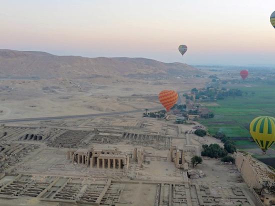 Projekt Soaring Above the Ancient Wonders: Ballooning in Luxor