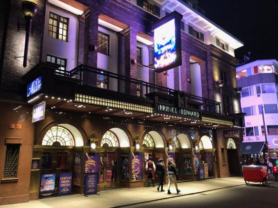 Projekt The London West End: Where Drama Meets Delightful Chaos